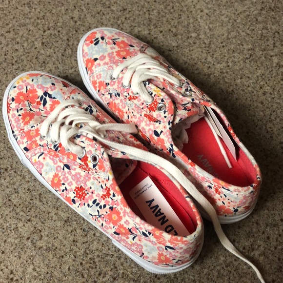Old Navy Shoes - 🌙NWT• Floral Sneakers